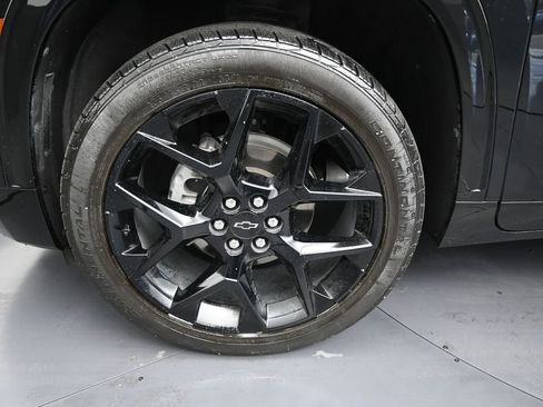 Used 2024 Chevrolet Traverse RS FWD image 9