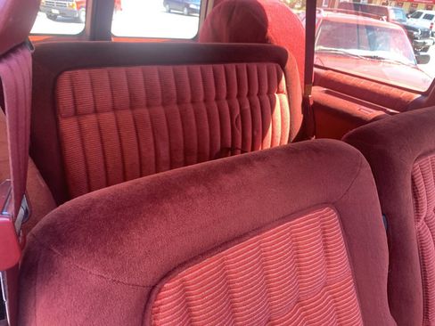 Used 1993 Chevrolet Suburban 4WD image 16