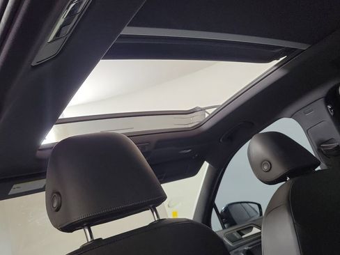 Used 2019 Volkswagen Tiguan SEL Premium R-Line image 25