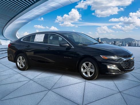 Used 2024 Chevrolet Malibu LT image 2