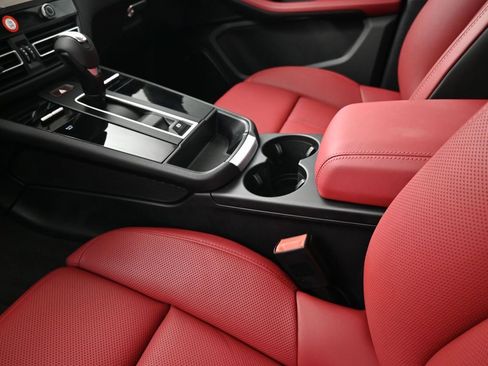 Used 2026 Porsche Macan AWD/4WD image 22