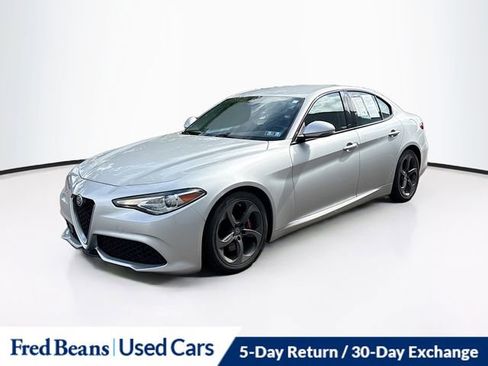 Used 2017 Alfa Romeo Giulia w/ Sport Appearance Package RWD image 3