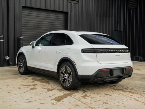 Certified 2025 Porsche Macan Electric image 3
