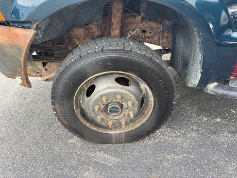 Used 1999 Ford F550 4x4 Regular Cab Super Duty image 2
