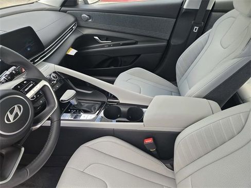 New 2025 Hyundai Elantra Limited image 20
