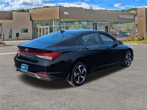 Certified 2023 Hyundai Elantra SEL w/ Convenience Package image 3