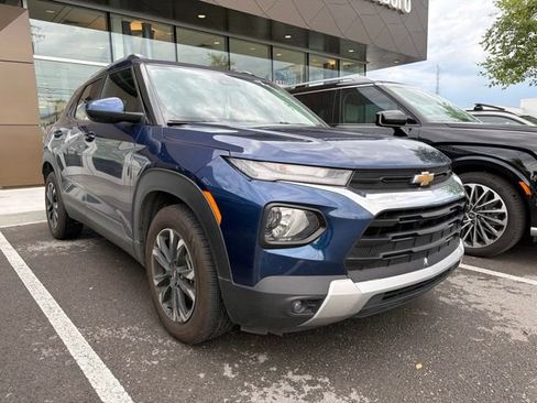 Used 2022 Chevrolet TrailBlazer LT FWD image 3