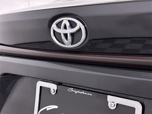 Used 2022 Toyota Corolla LE image 32