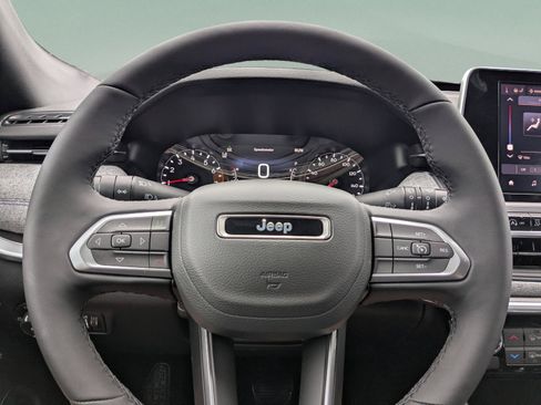 Used 2025 Jeep Compass Latitude AWD/4WD image 33