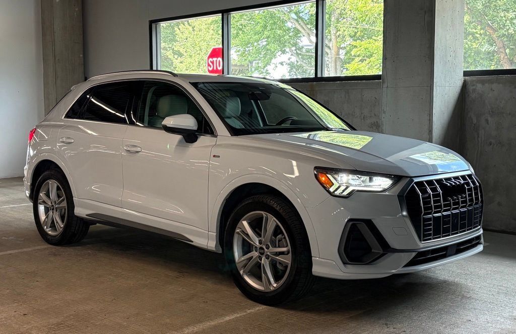 Used 2022 Audi Q3 2.0T Premium Plus w/ Premium Plus Package AWD/4WD image 10