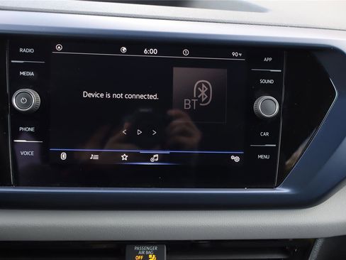 Certified 2022 Volkswagen Taos SE FWD image 19