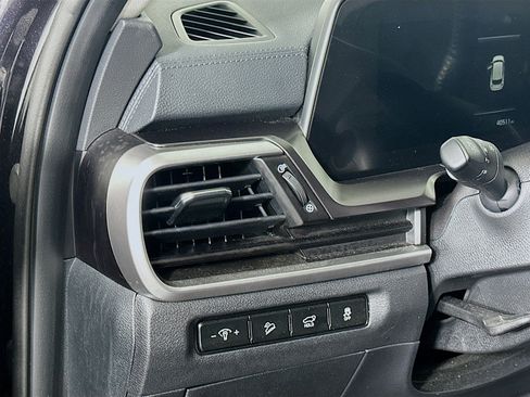 Used 2025 Kia Telluride S image 17