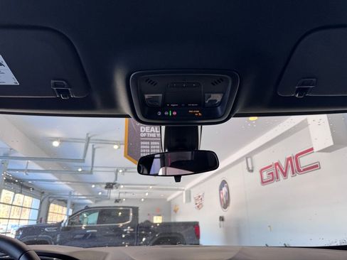 Certified 2023 Chevrolet Traverse LT image 28