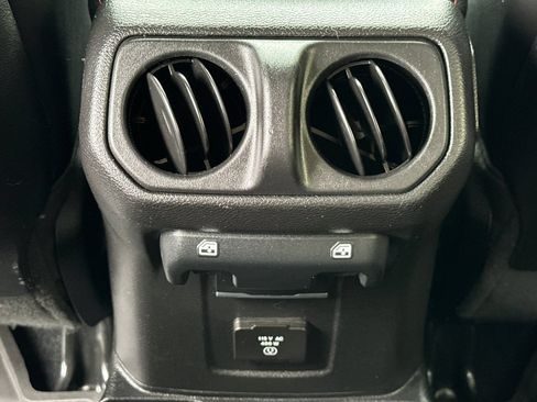 Used 2021 Jeep Gladiator Rubicon AWD/4WD image 15