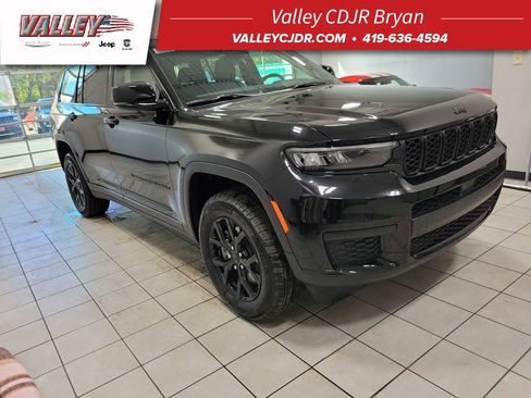 New 2025 Jeep Grand Cherokee L Altitude AWD/4WD image 1