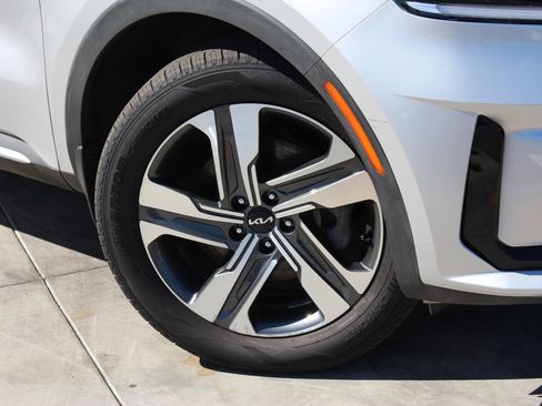 Certified 2023 Kia Sorento EX image 3