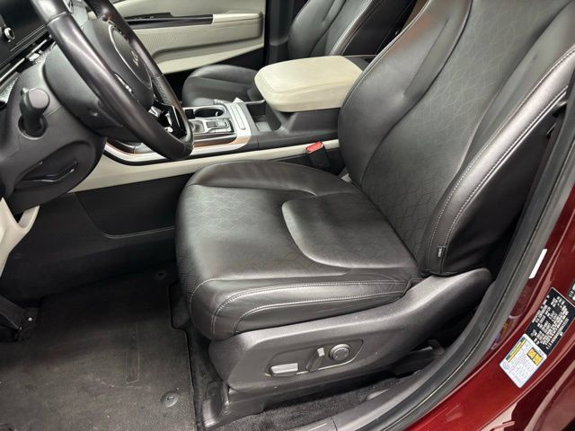 Used 2024 Kia Carnival LX FWD image 17