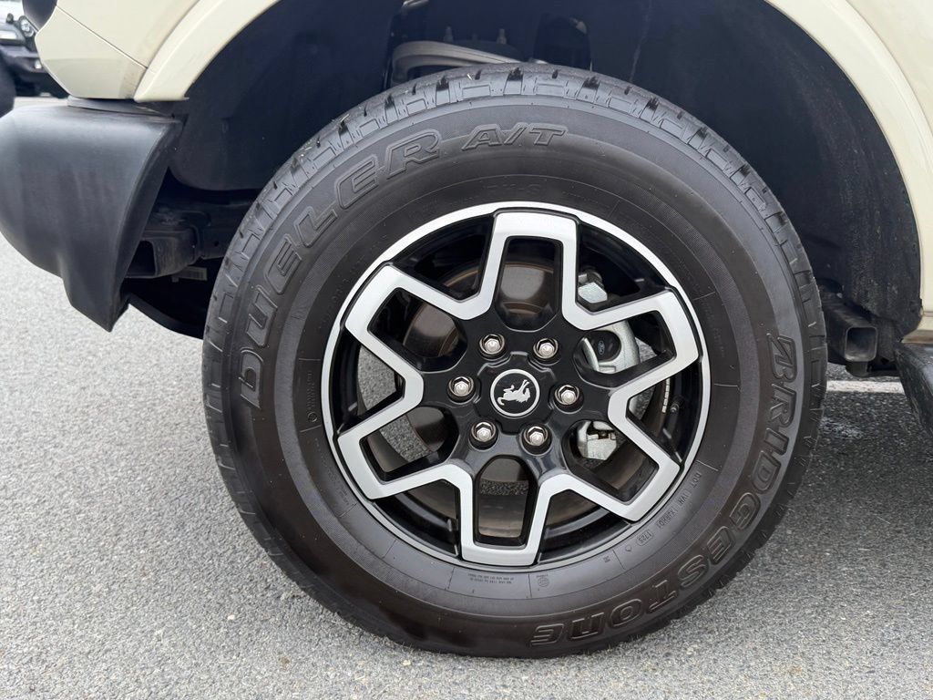 Used 2025 Ford Bronco Outer Banks AWD/4WD image 11
