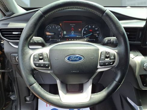 Used 2022 Ford Explorer XLT w/ Equipment Group 202A AWD/4WD image 11