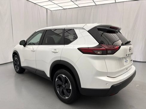 Used 2024 Nissan Rogue SV AWD/4WD image 5