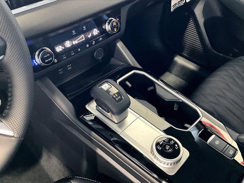 New 2025 Mitsubishi Outlander SEL image 8