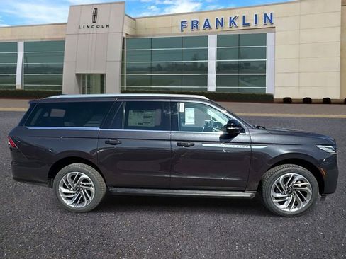 New 2026 Lincoln Navigator L Premier AWD/4WD image 8