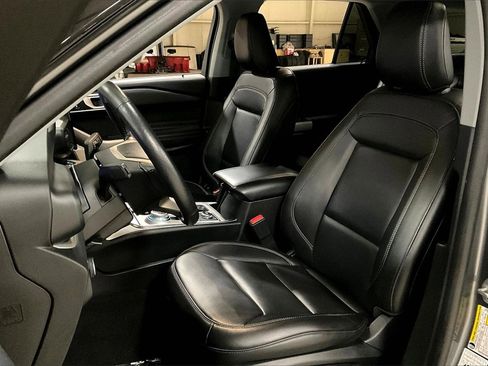 Certified 2023 Ford Explorer XLT w/ Equipment Group 202A image 23