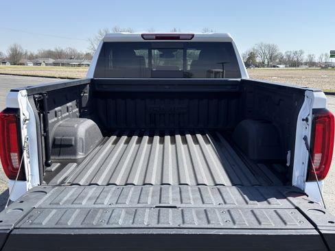 Used 2022 GMC Sierra 1500 SLT w/ SLT Convenience Package image 5