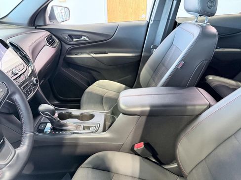 Used 2022 Chevrolet Equinox RS w/ Infotainment Package image 13