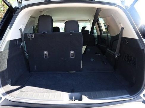 Certified 2025 Nissan Pathfinder SV FWD image 8