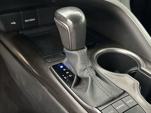 Used 2022 Toyota Camry SE w/ Convenience Package FWD image 20