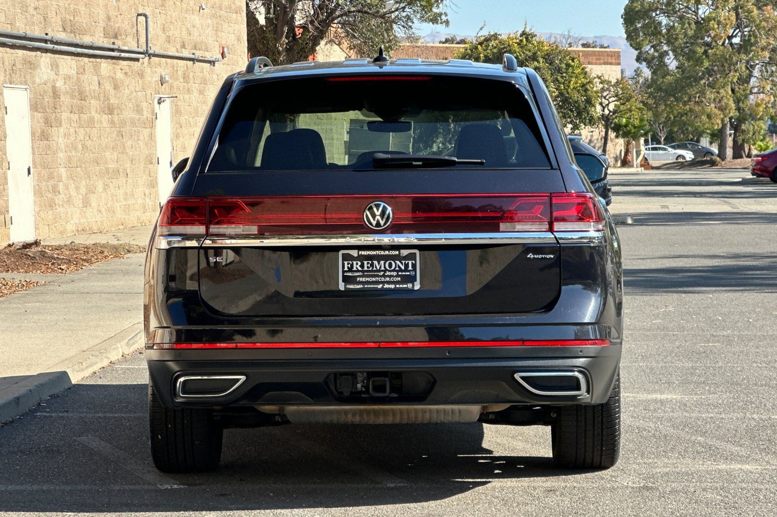 Used 2025 Volkswagen Atlas SE AWD/4WD image 4