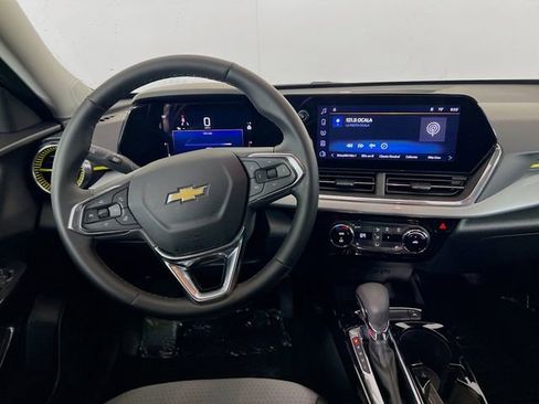 Used 2025 Chevrolet Trax LT w/ LT Convenience Package image 20