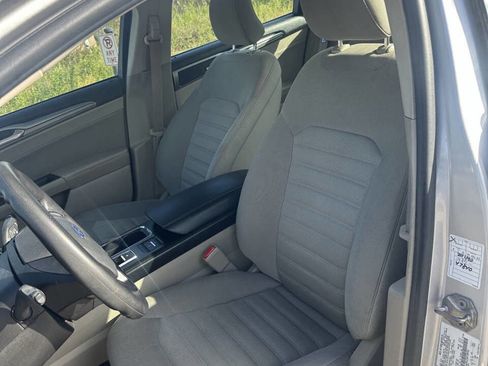 Used 2019 Ford Fusion SE image 9