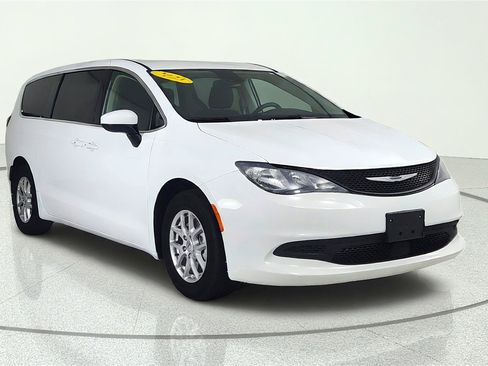 Used 2023 Chrysler Voyager LX FWD image 1
