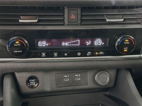 Used 2024 Nissan Rogue SV FWD image 9