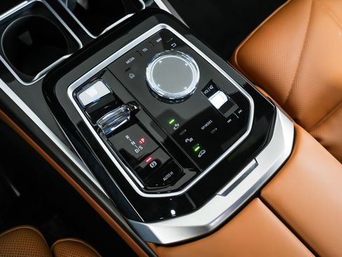 Used 2023 BMW 740i w/ Parking Assistance Package image 36