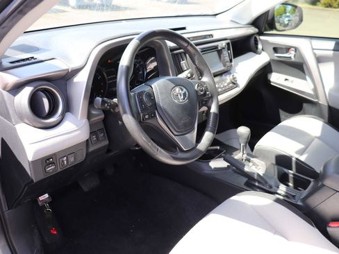 Used 2018 Toyota RAV4 XLE AWD/4WD image 10