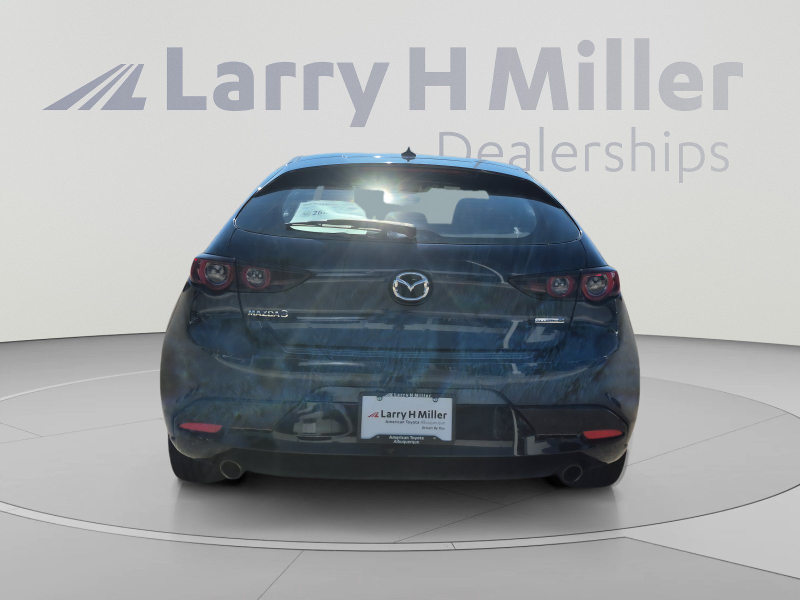Used 2020 MAZDA MAZDA3 Hatchback w/ Premium Package FWD image 4