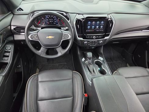 Used 2023 Chevrolet Traverse Premier FWD image 9