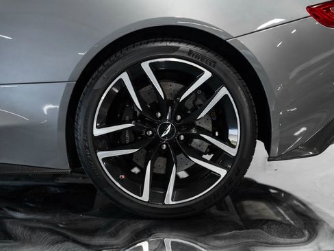 Used 2017 Aston Martin Vanquish Coupe image 31