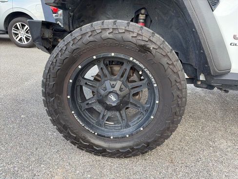 Used 2022 Jeep Gladiator Rubicon w/ Trailer Tow Package image 8