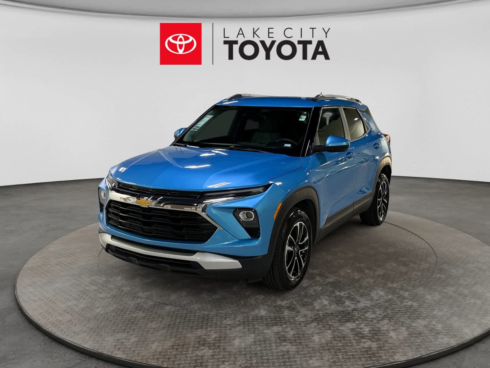 Used 2025 Chevrolet TrailBlazer LT FWD image 1