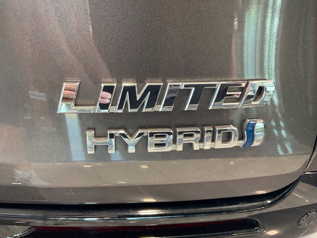 Certified 2023 Toyota Sienna Limited AWD/4WD image 26