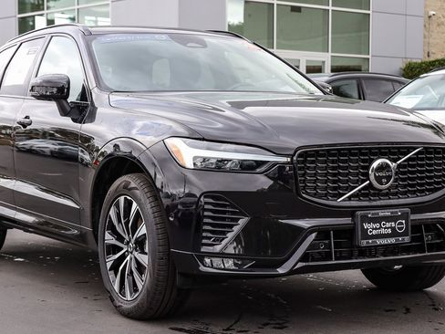 Used 2025 Volvo XC60 B5 Plus image 5