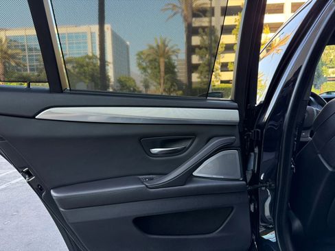 Used 2013 BMW M5 RWD image 21