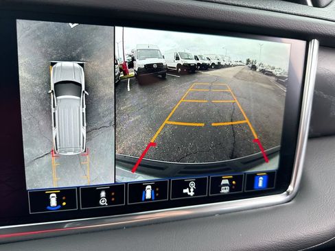 Used 2022 GMC Yukon Denali AWD/4WD image 17