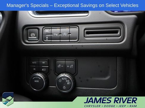 Used 2024 Chevrolet Suburban LT AWD/4WD image 32