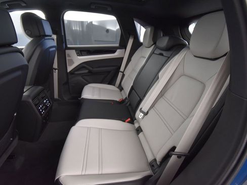 Certified 2026 Porsche Cayenne AWD/4WD image 16