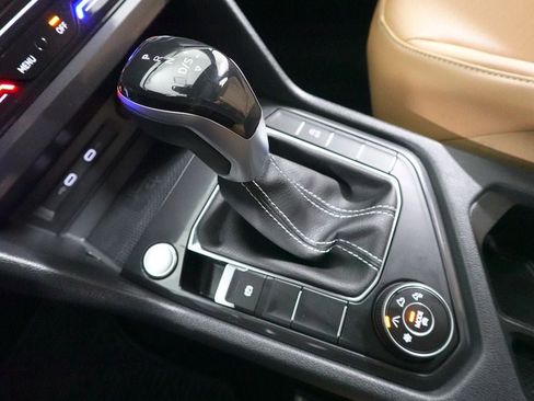 Used 2022 Volkswagen Tiguan SE w/ Panoramic Sunroof Package image 14